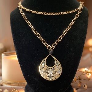 Elegant Gold Teardrop Pendant Necklace with Gorgeous Swarovski Crystals